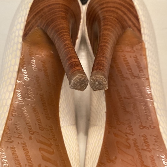 Gianni Bini white heels excellent condition in box - Picture 5 of 11